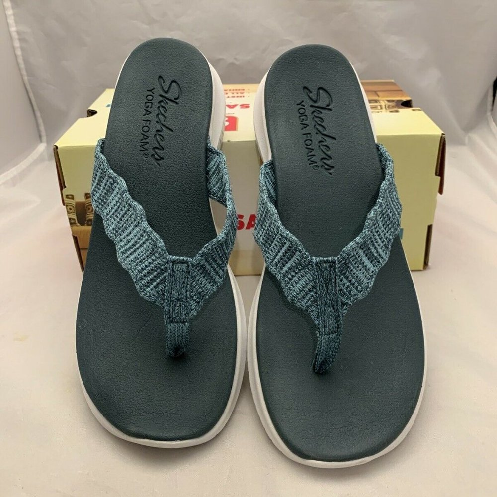 SKECHERS WOMEN'S ULTRA FLEX-ENGINEERED FLIP-FLOP